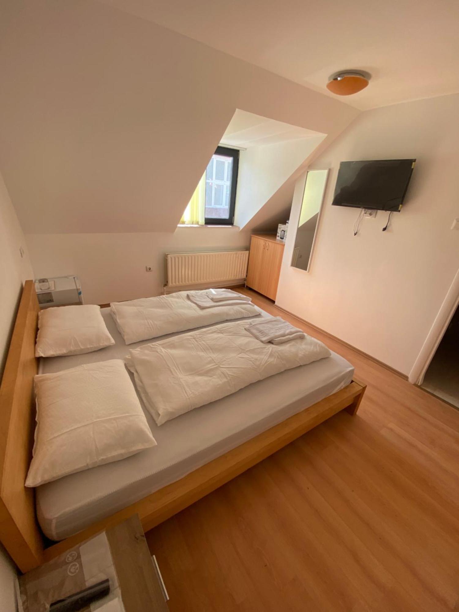 Mat & Edw Room Campulung Moldovenesc Bagian luar foto
