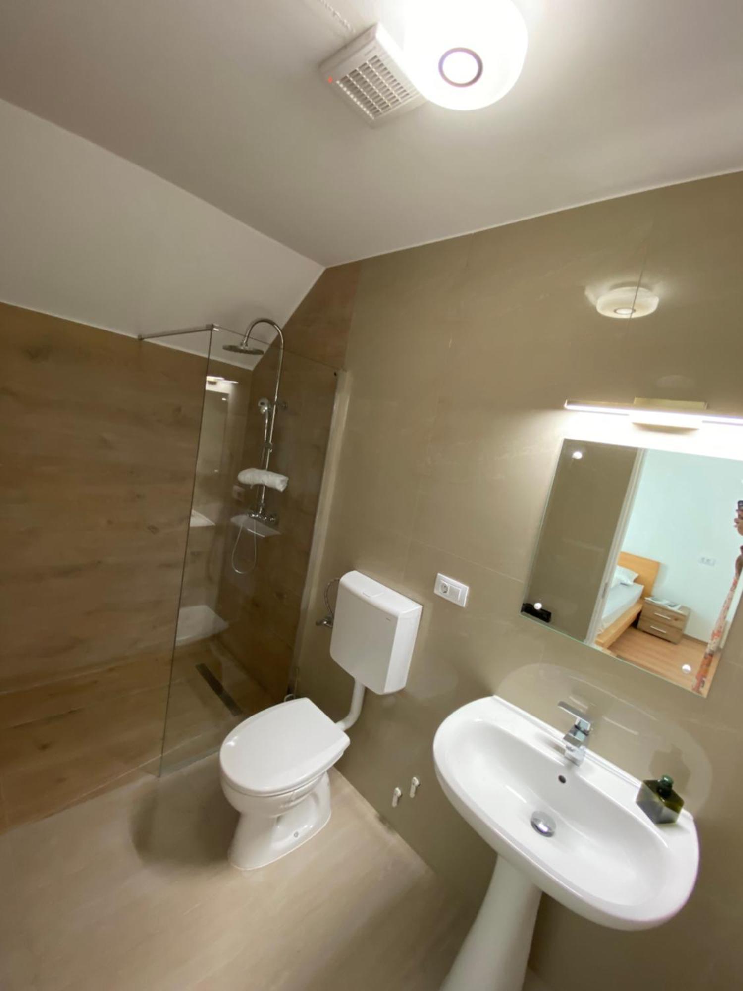 Mat & Edw Room Campulung Moldovenesc Bagian luar foto
